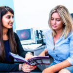 Photo - opthalomologist with client